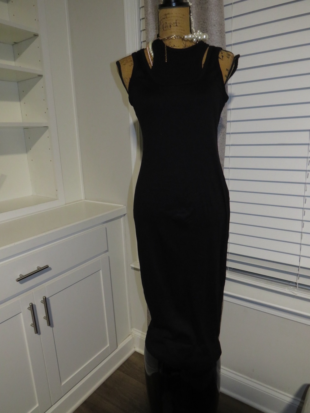 Forever 21 Black Sleeveless Maxi Dress
